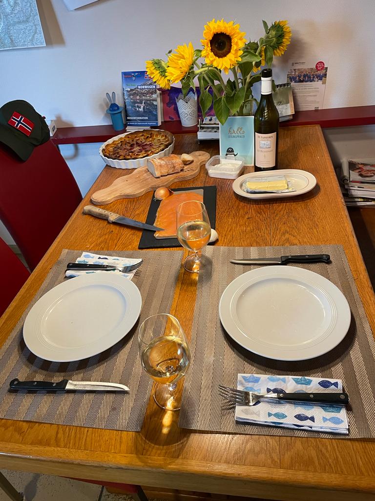 X gedeckter Tisch